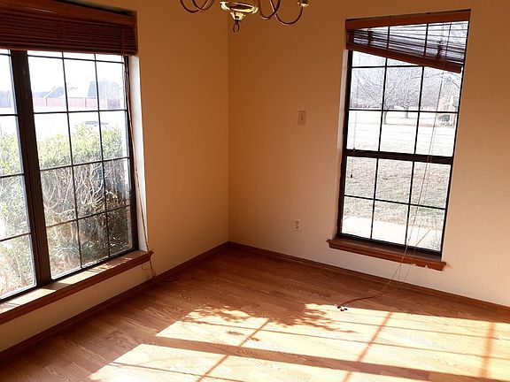 5th image of 14 NW Windmere Cir