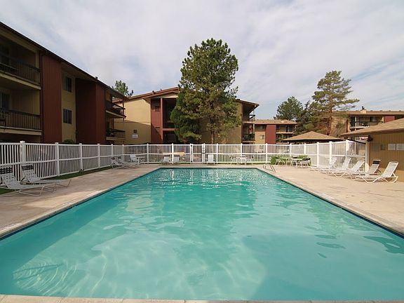 4th image of 335 E Woodlake Dr
