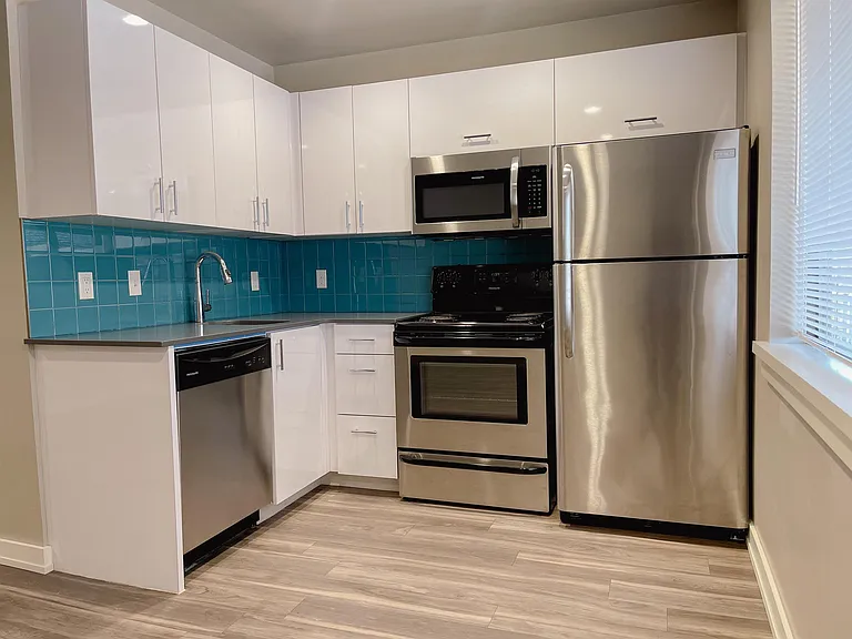 2000 N Blackwelder Ave — Photo 1