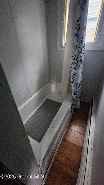 5th image of 921 Davis Terrace