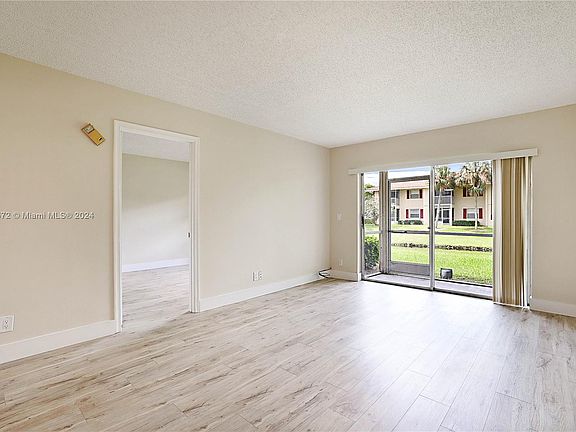 4th image of 3648 N University Dr #B-3