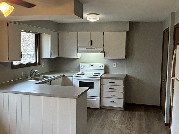 3rd image of 636 Hayes St