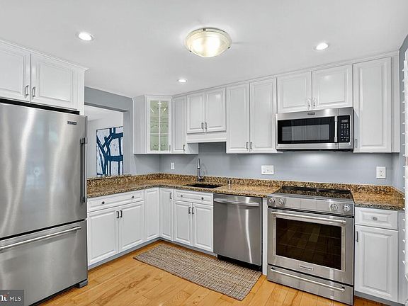 4th image of 2922 Bridgehampton Ct