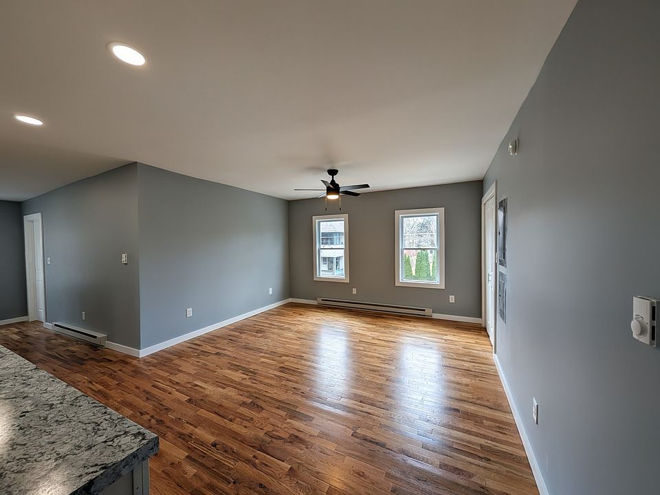 2nd image of 510-512 Columbia St #510