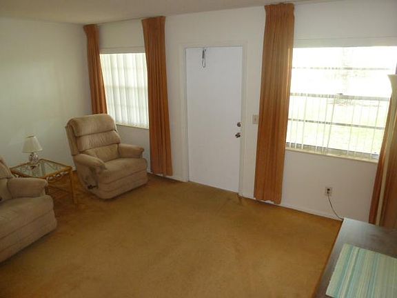 4th image of 47 Vista Gardens Trl