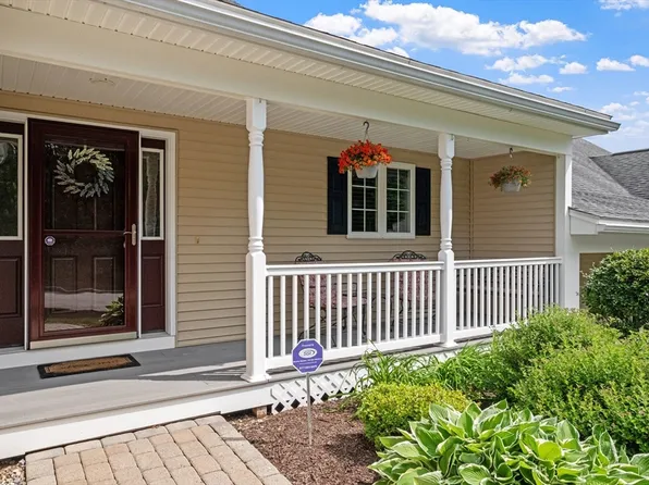 31 Shaker Hill Rd #31, Hooksett, NH 03106