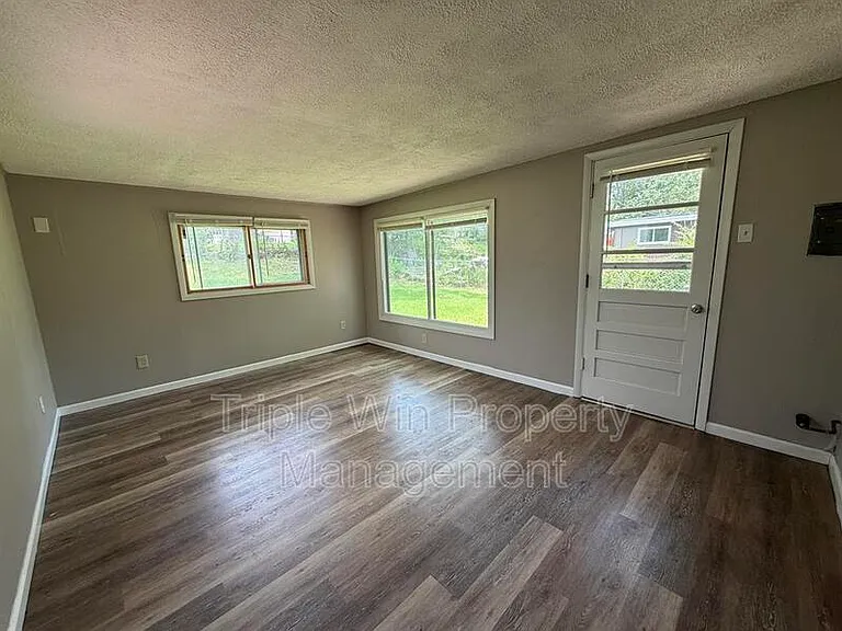 835 Bobbins Ln — Photo 16