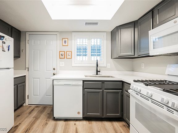 2nd image of 595 Sellers Pl
