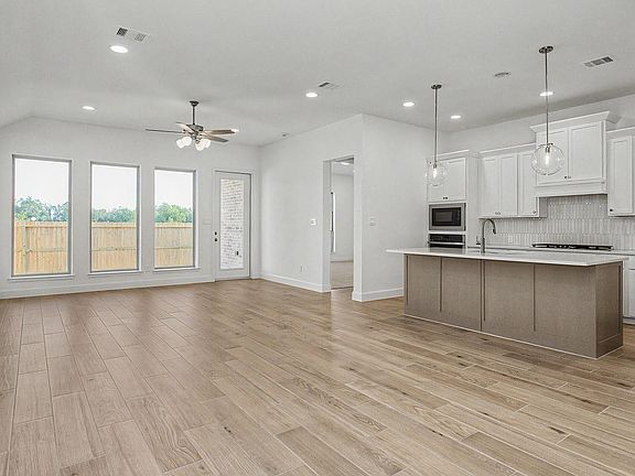 3rd image of 19239 Satsuma Ridge Dr