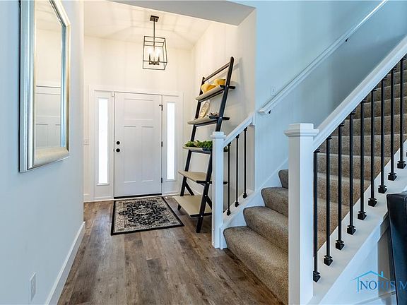 3rd image of 15043 Hickory Creek Ct