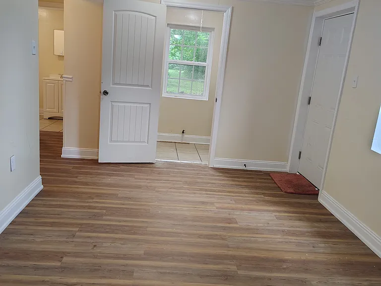517 N Pine St — Photo 7