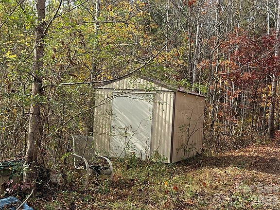 4th image of 3102 Cove Rd