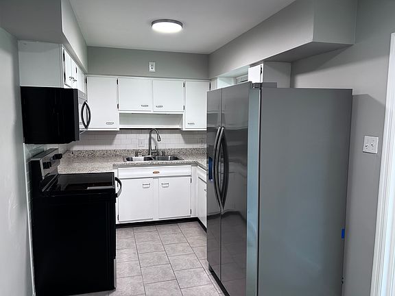 5th image of 105 Herndon St