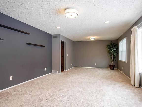 4th image of 229 Westlawn Ave