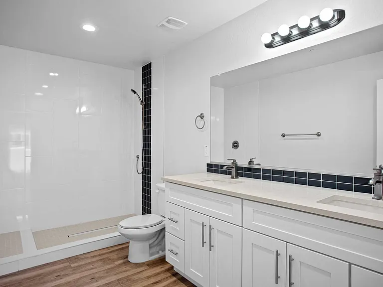 4242 N 28th St #13 — Photo 12