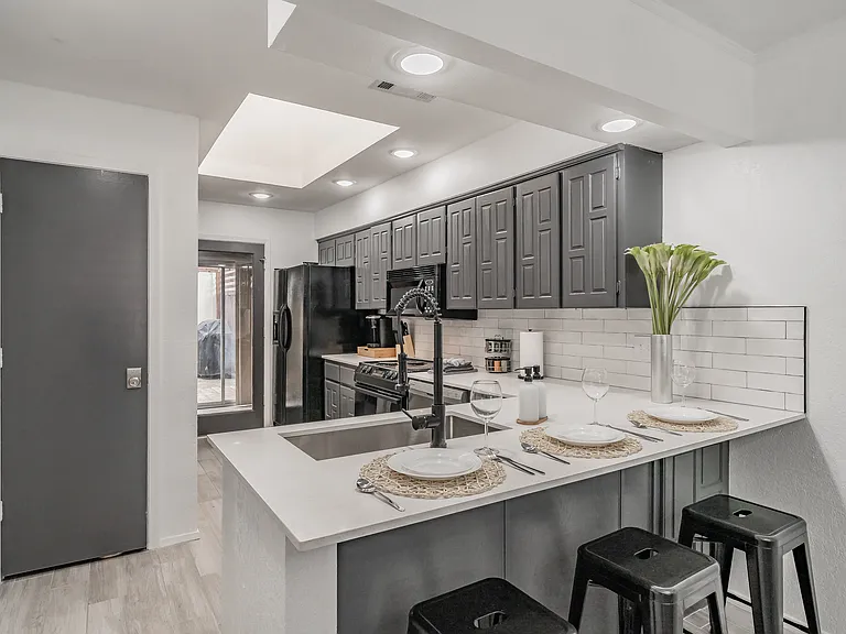 8901 Thompson Cir — Photo 17