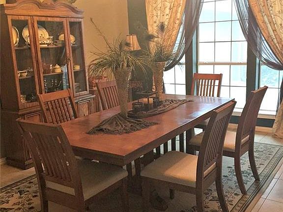 3rd image of 1440 Hidden Oaks Cir