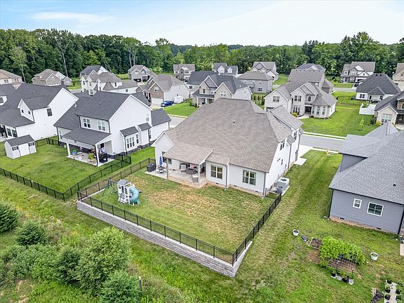 2nd image of 580 Bowden Dr