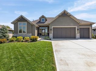 4461 Lakeview Ter, Basehor, KS 66007