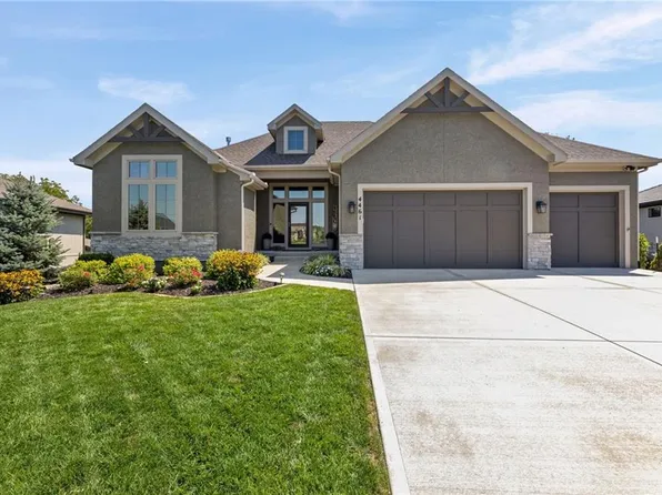 4461 Lakeview Ter, Basehor, KS 66007