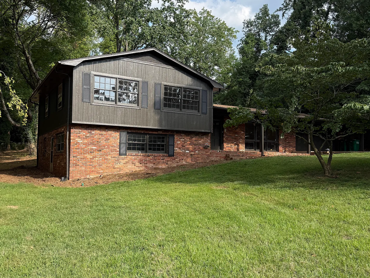 5 bed, 2645 sqft, $2,500 — Photo 1