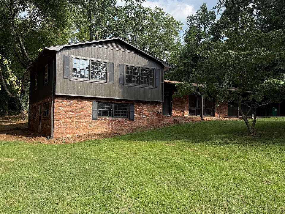 340 Lake Forest Dr