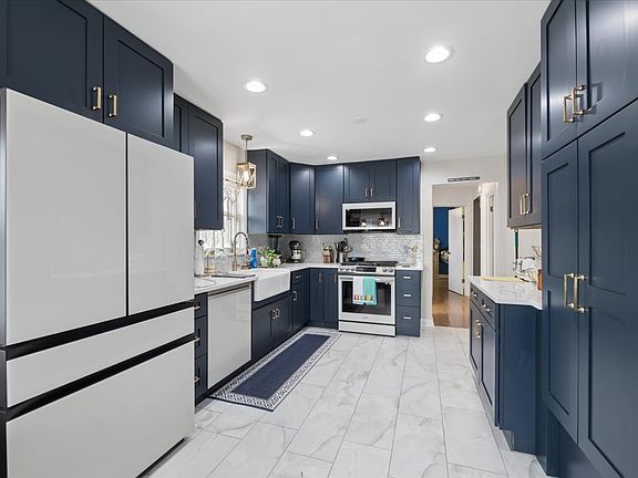3rd image of 8657 W Lyndale Ave