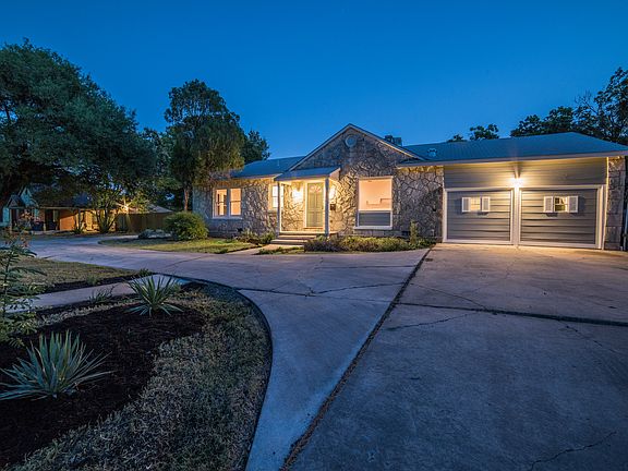 2nd image of 220 Hermine Blvd
