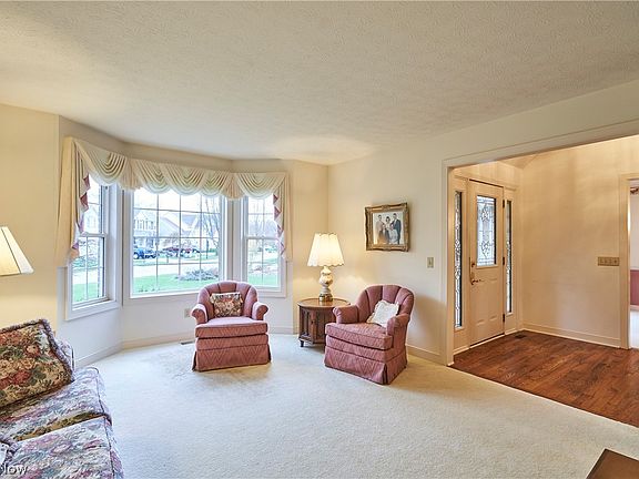 2nd image of 2987 Woodcrest Dr