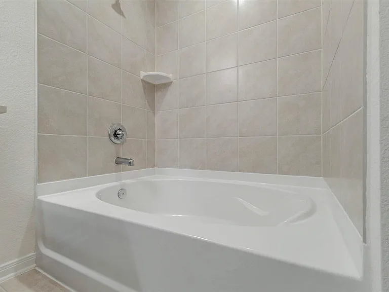 7706 Coral Key Dr — Photo 20
