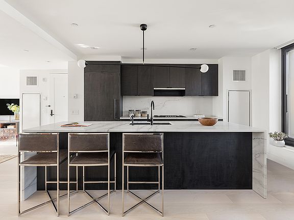 3rd image of 55 W 17th St APT 1702