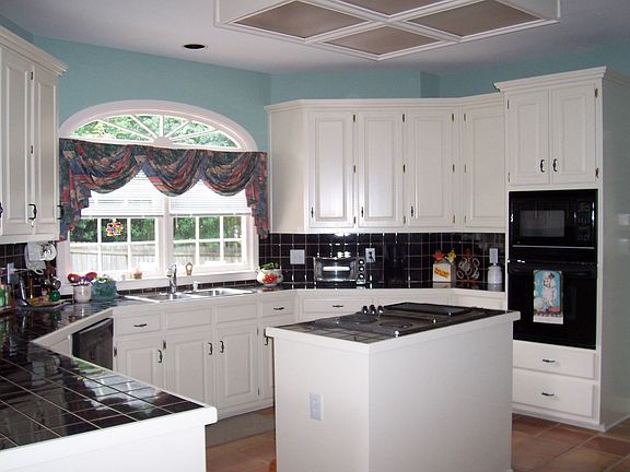 Large island kitchen
