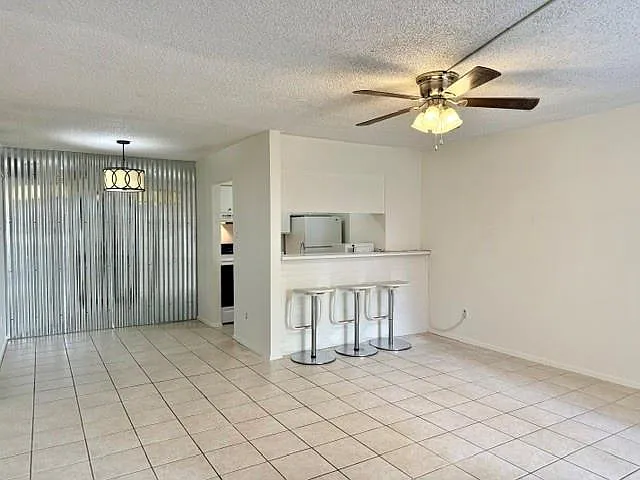 1 bed, 1.0 bath, 672 sqft, $1,200 — Photo 3