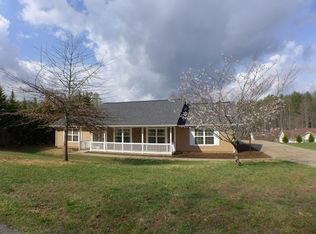 111 W Coventry Dr, Franklin, NC 28734