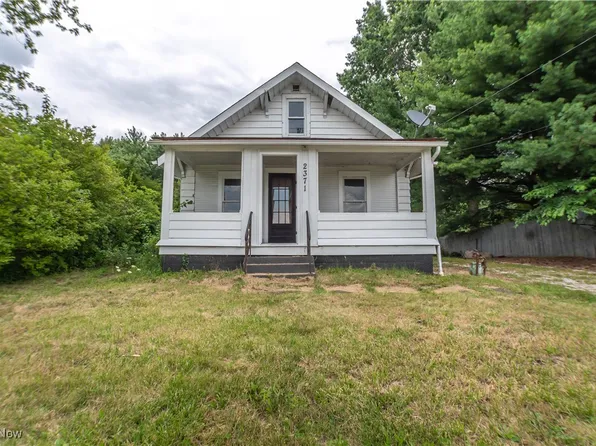 2371 Greensburg Rd, North Canton, OH 44720