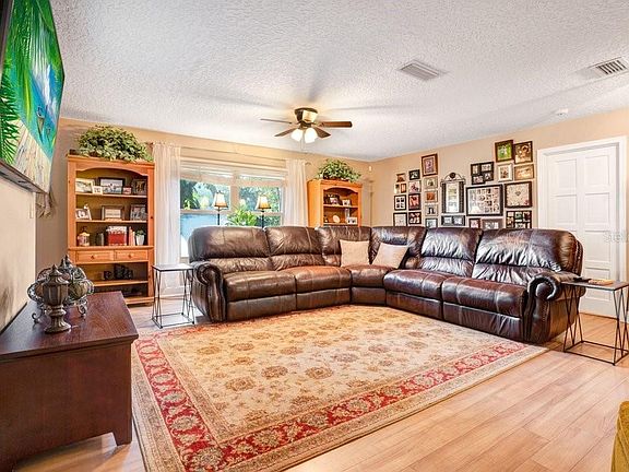 5th image of 2065 Stratford Dr