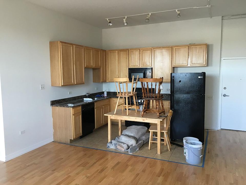 1st image of 4015 N Milwaukee Ave Unit 513
