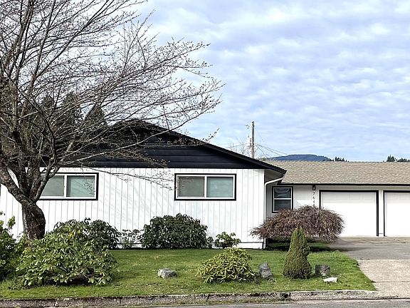 3rd image of 76484 Portal Dr