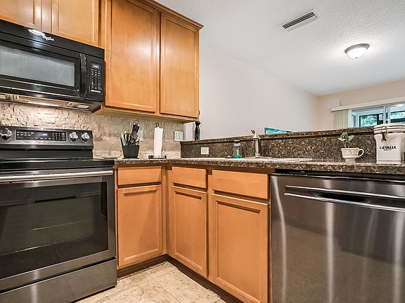 3rd image of 466 Walnut Dr