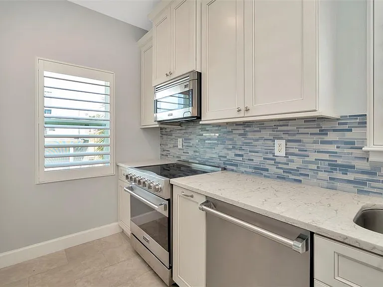 3213 Marcellus Cir — Photo 13