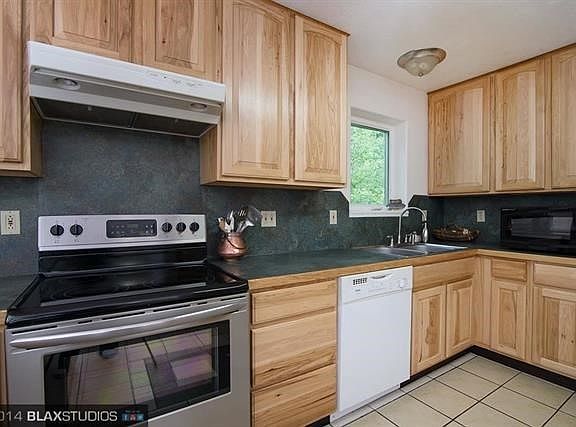 3rd image of 3406 Snowflake Ln