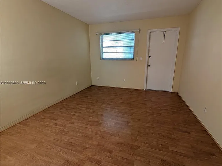 900 Tallwood Ave #305 — Photo 8