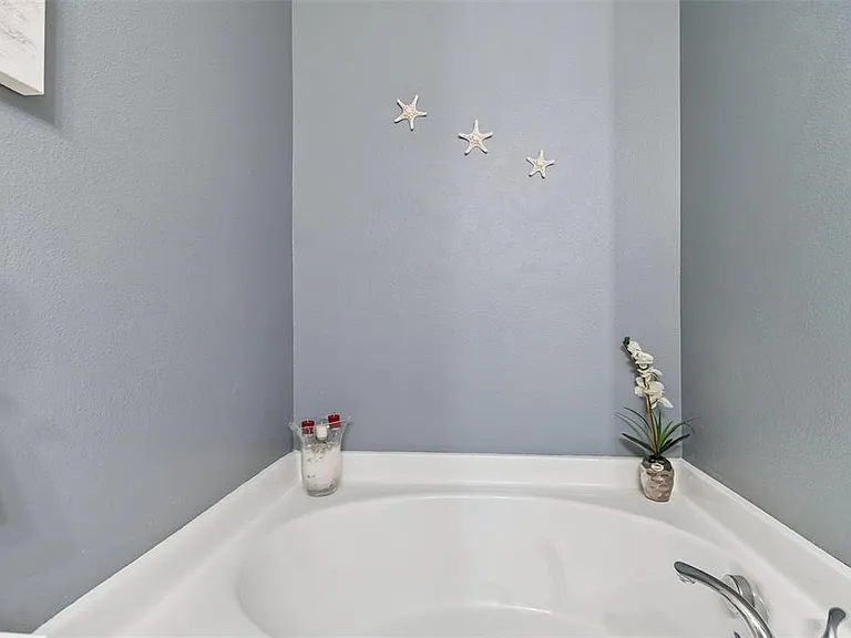 13046 Linden Dr — Photo 12
