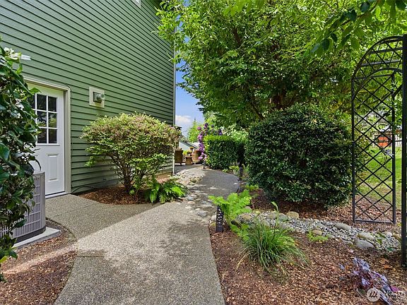 4th image of 1409 27th Street SE