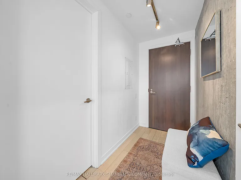 11 Charlotte St #Penthouse 04 — Photo 4