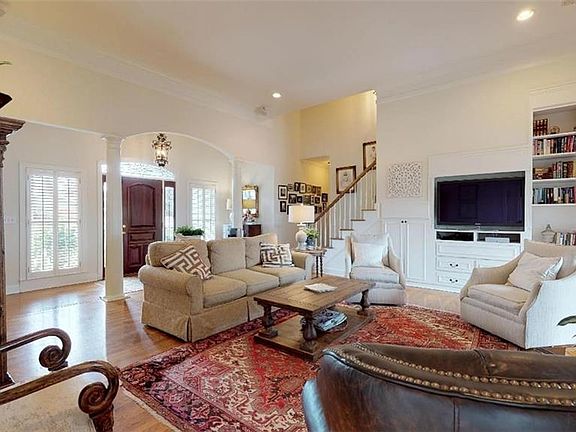 4th image of 8655 Old Savannah Ln