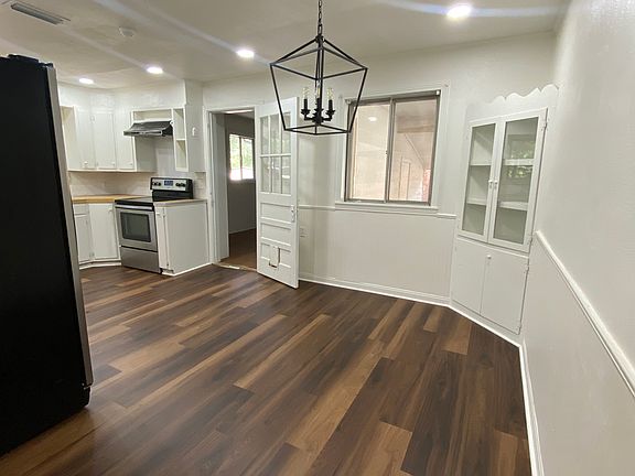 4th image of 2019 Johnston Ave