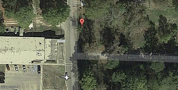4th image of 917 East Ave