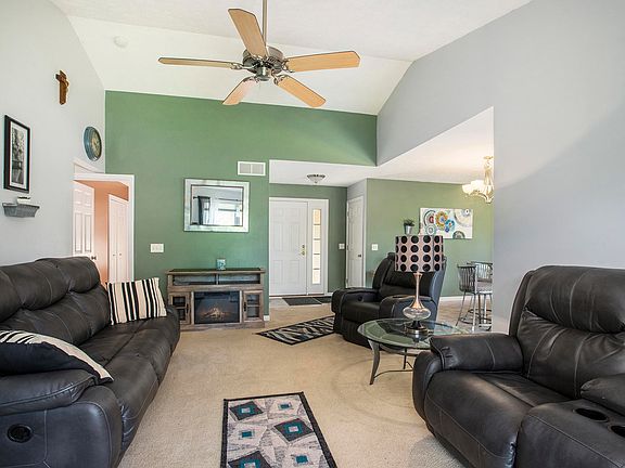 3rd image of 126 Grandview