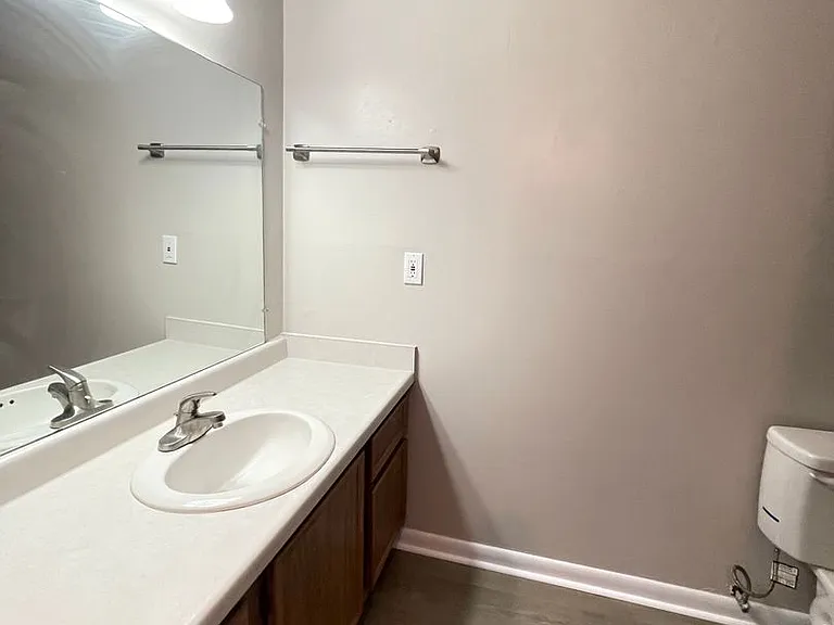 Pecan Manor Apartments — Photo 43
